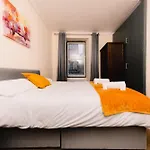 In Old Town, Cozy 4 Bedroom Flat