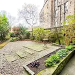 Guestready - Beautiful New Town Studio, With Patio