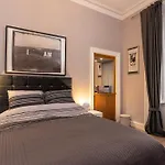 Spacious 2 Bedroom House Near The Meadows