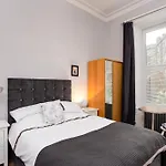 Spacious 2 Bedroom House Near The Meadows