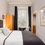 Spacious 2 Bedroom House Near The Meadows