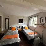 The Kingsview Townhouse - Boutique Hostel