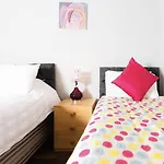Warm & Welcoming Apartment, City Center - Meadows 8