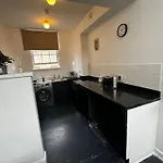 Victoria Street View Flat In Edinburgh Eb10