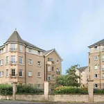 Double Room With Private Bathroom And Parking In 2 Bedroom Shared Flat