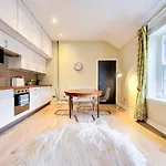 Altido Mews House In The City