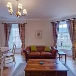 Joivy Stylish Apt In Trendy New Town Location