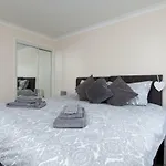 Amazing Apartments - Annandale St Near The Playhouse - Free Parking