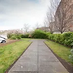 Amazing Apartments - Annandale St Near The Playhouse - Free Parking