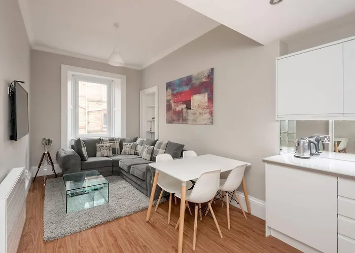 Silver Lining - Luxury Apartments Near Holyrood Palace