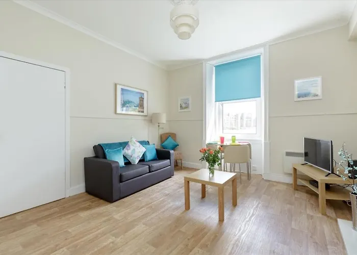 Spacious And Homely One Bedroom Flat In Edinburgh
