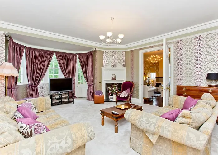 Luxury 3-Bedroom Apartment With Stunning Views At Ramsay Garden