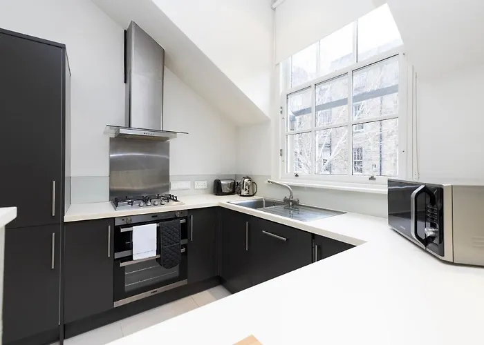 Joivy Contemporary And Vibrant 1Br Flat Near Princes Street