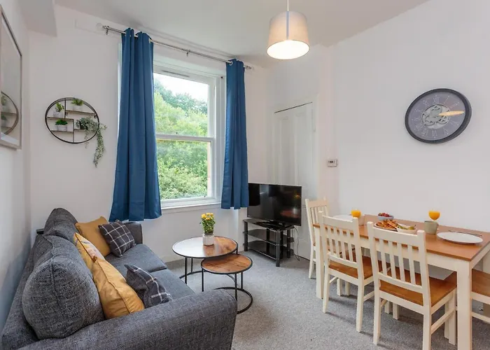 One Bedroom Apartment Just A 10 Min Walk From City Center!