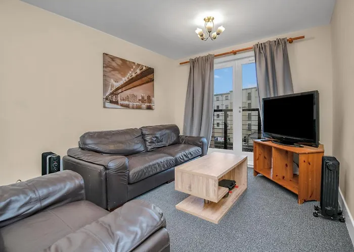 Edinburgh City Center Coady Apartment Sleeps 5 Free Car Park Space