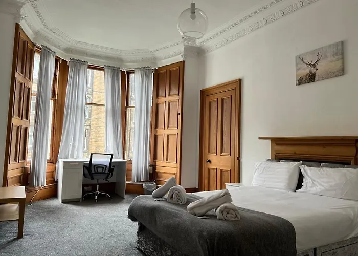 Specious Edinburgh Retreat With Famous Park Views