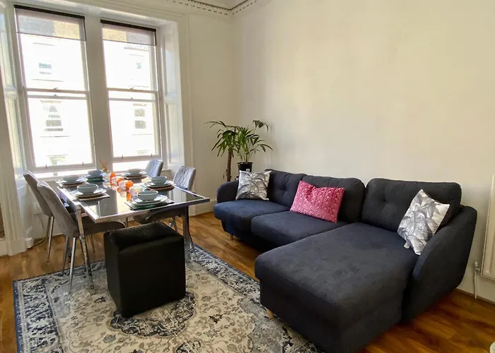 Traveller Award Winner 2024 - Edinburgh Apartment With 3 Beds