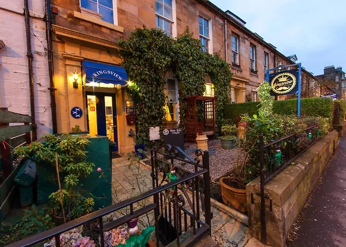 The Kingsview Townhouse - Boutique Hostel