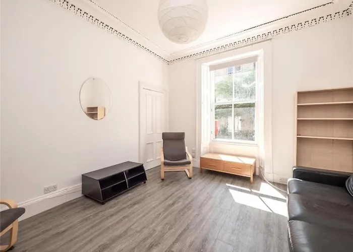 Spacious City Center Main Door Flat