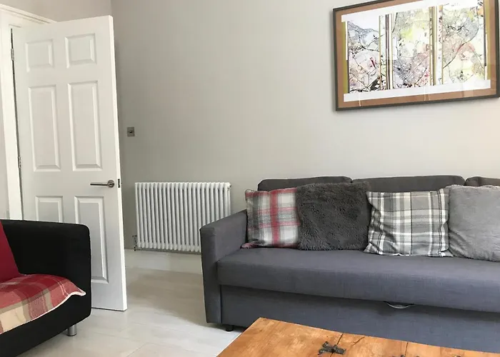 Heart Of Edinburgh City Flat