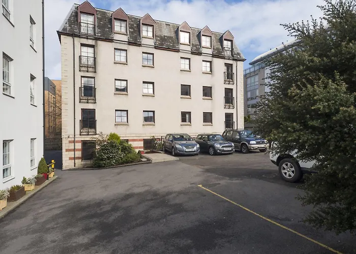 Fountain Court Apartments - Grove
