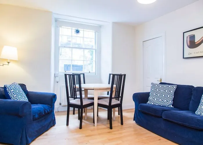 2 Bedroom Flat In West End Sleeps 4