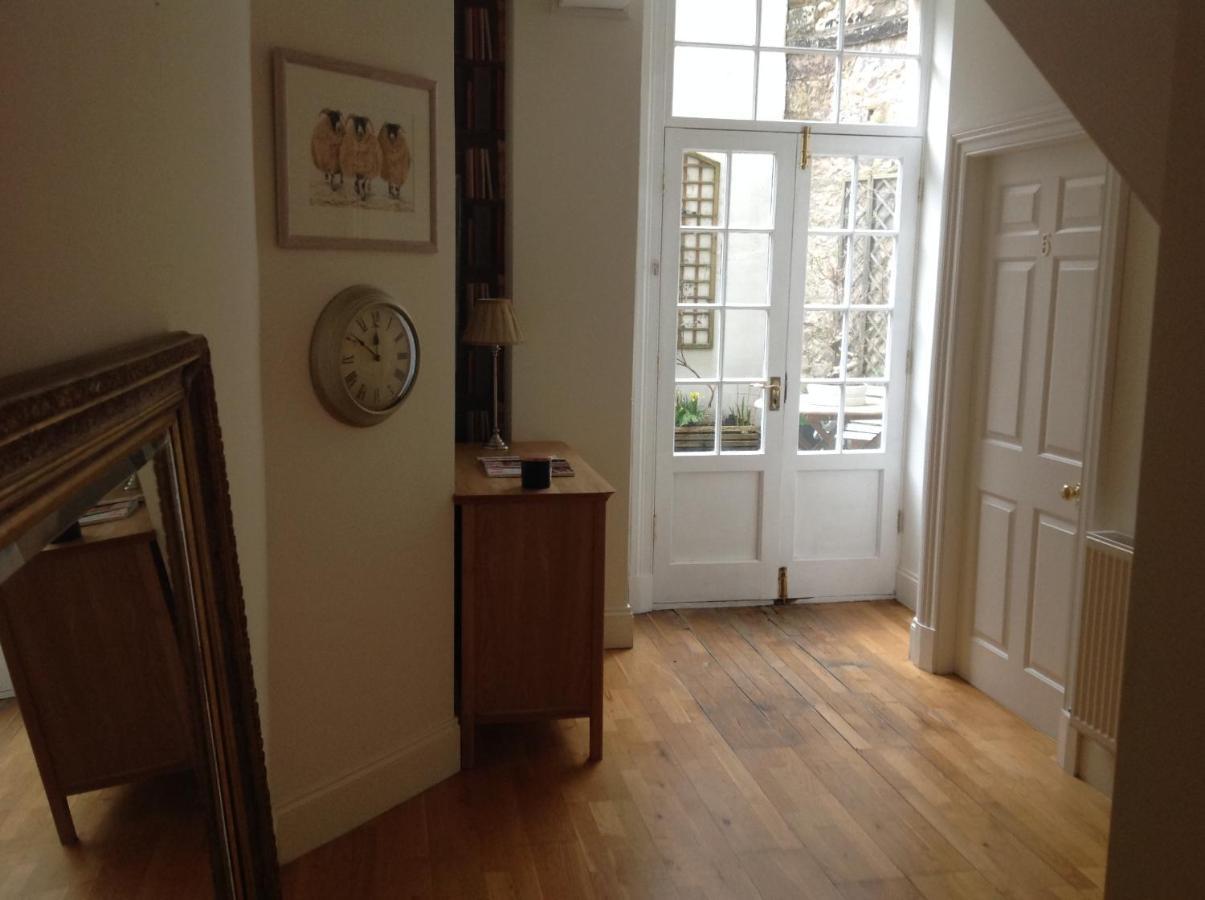 A In The City - West Guest house Edinburgh