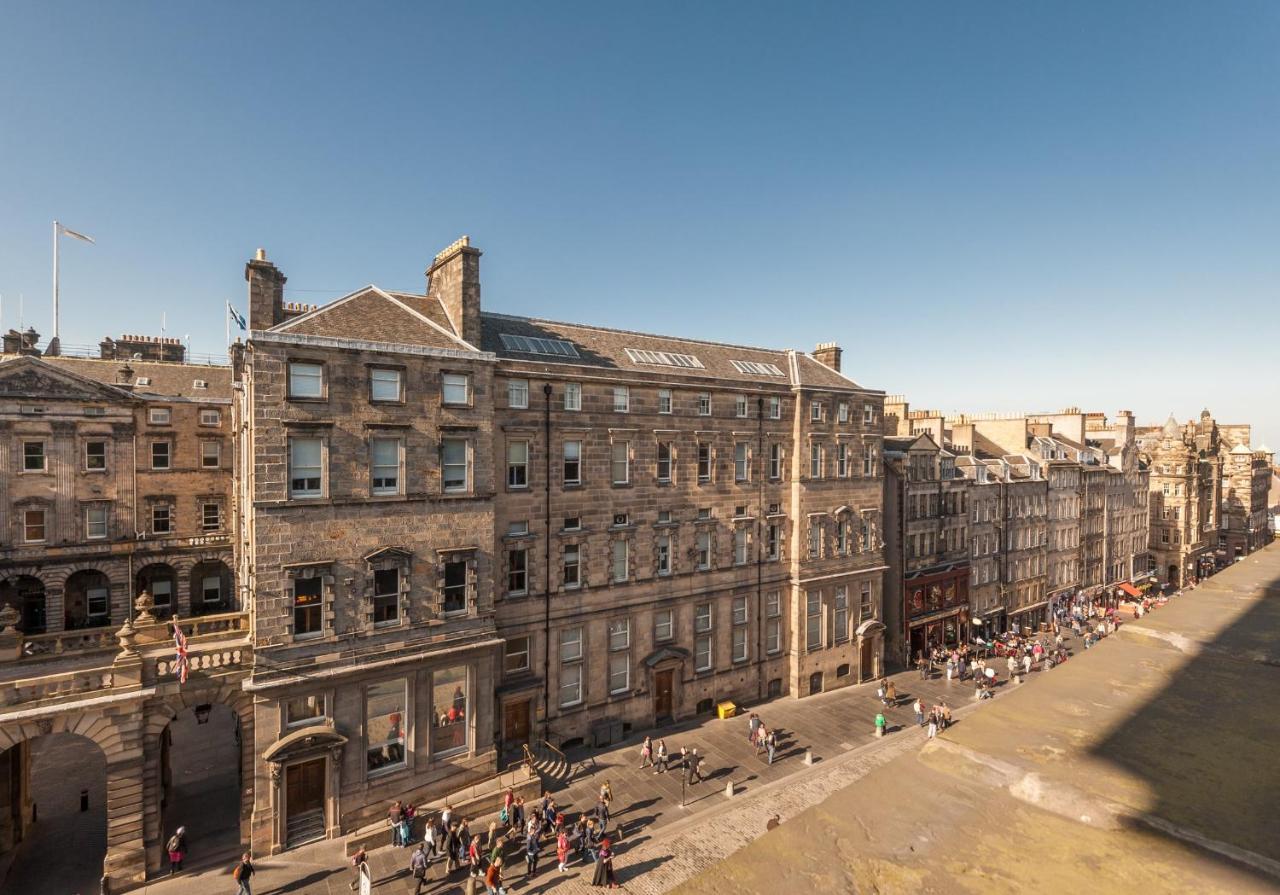 Parliament Sq * Edinburgh