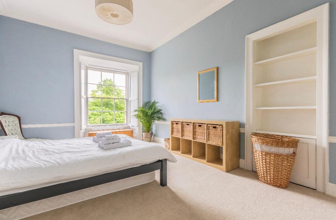 New Town With Castle View Apartment Edinburgh