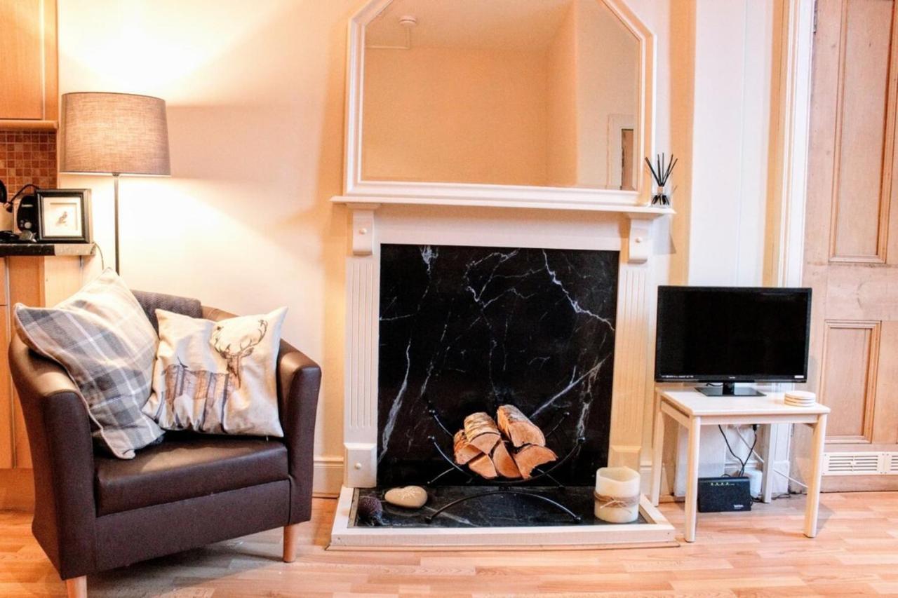 Cosy And Modern In Edinburgh