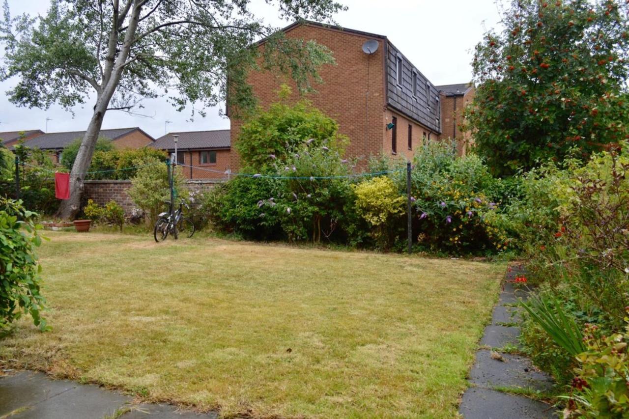 Comfortable 2 Bed In Blackford Apartment