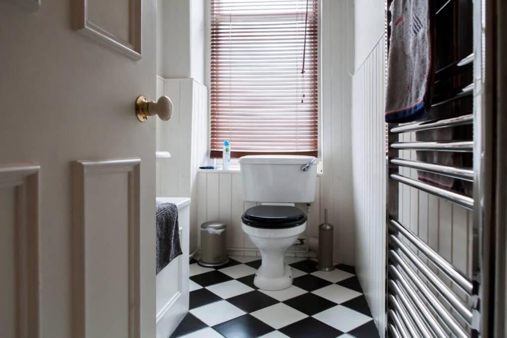 Cosy Flat Next To Cool Neighbourhood Apartment *