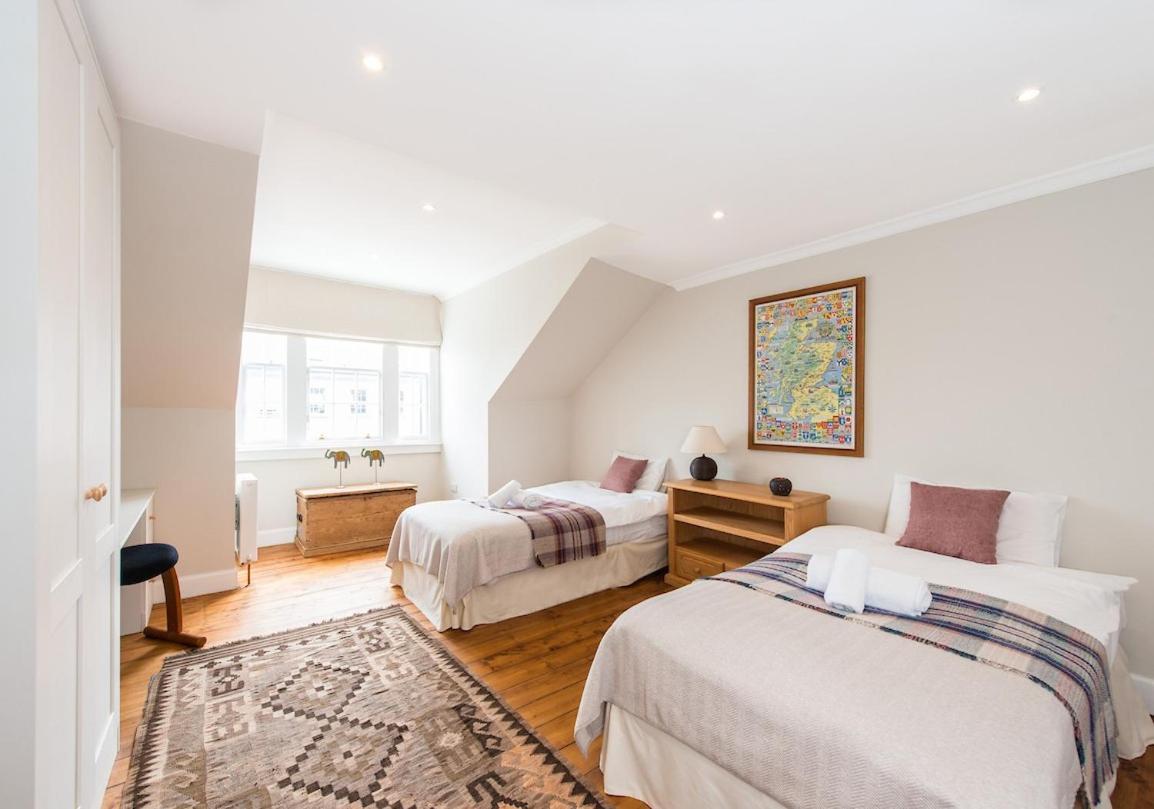 The New Town Idyll @ Dublin Street Apartment