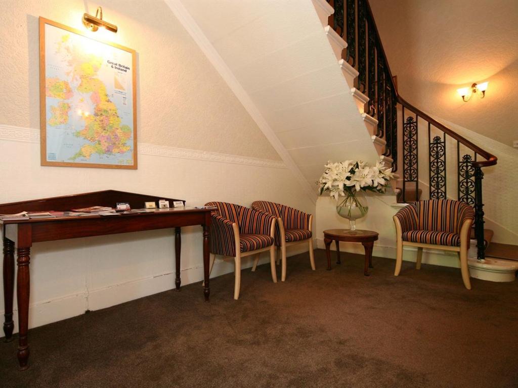 Halcyon House 3*