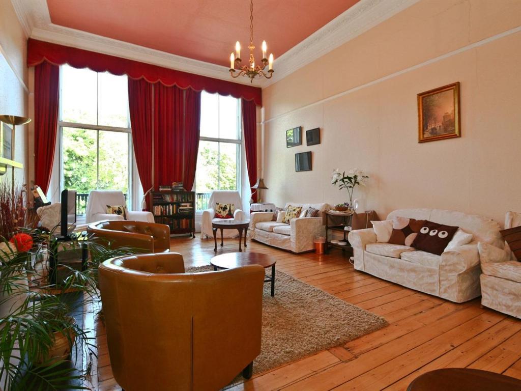 Guest house Halcyon House
