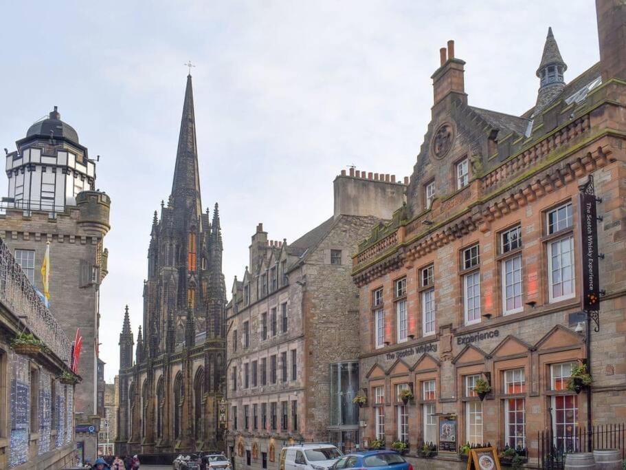Brunton Gardens, Montgomery Street * Edinburgh