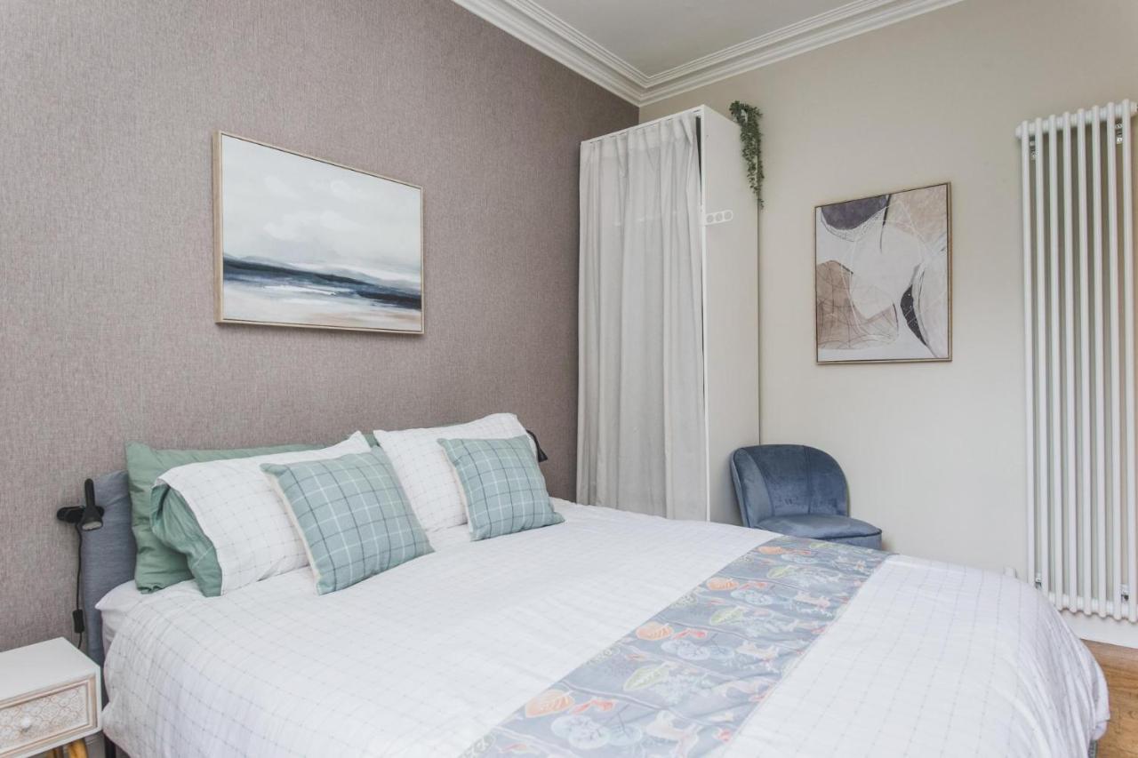 New Sleek 1bd Centre Apartment