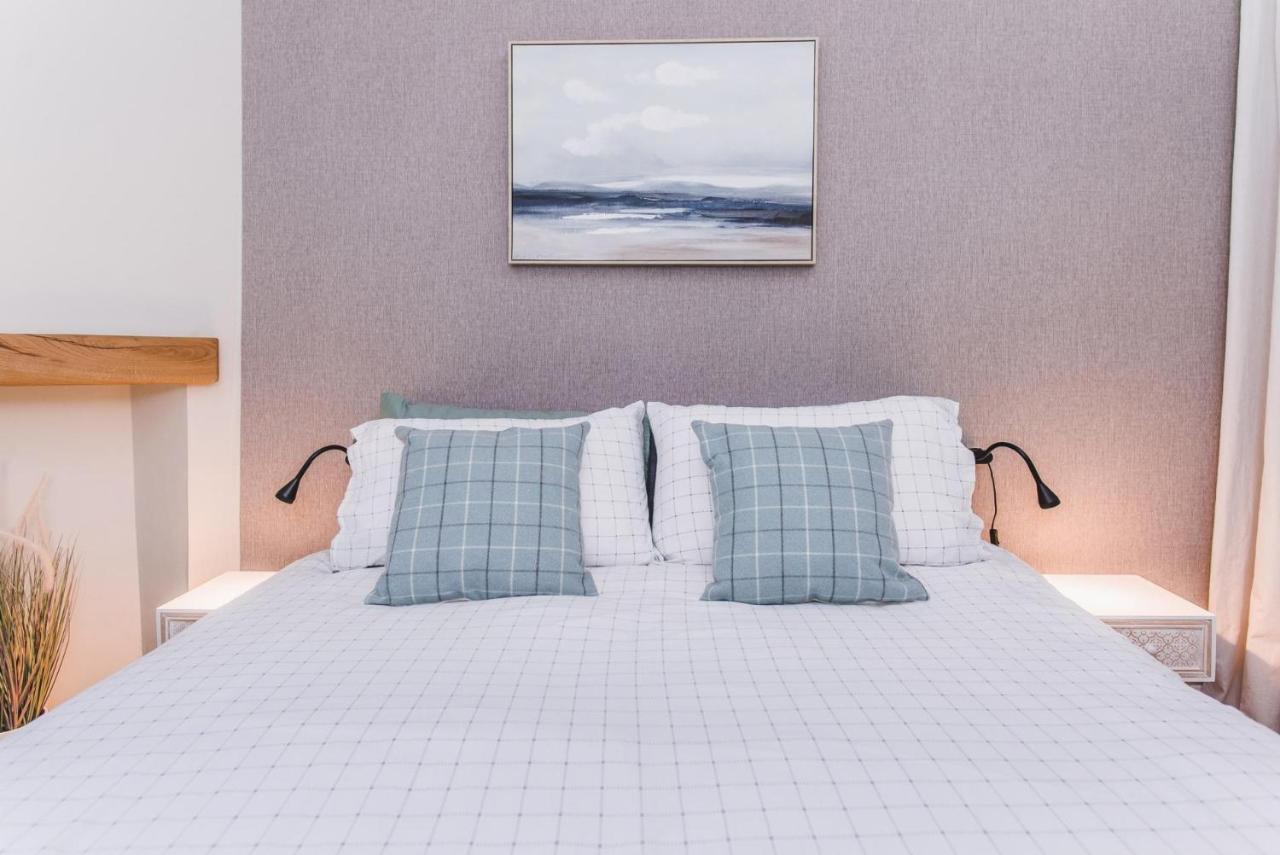 New Sleek 1bd Centre Apartment