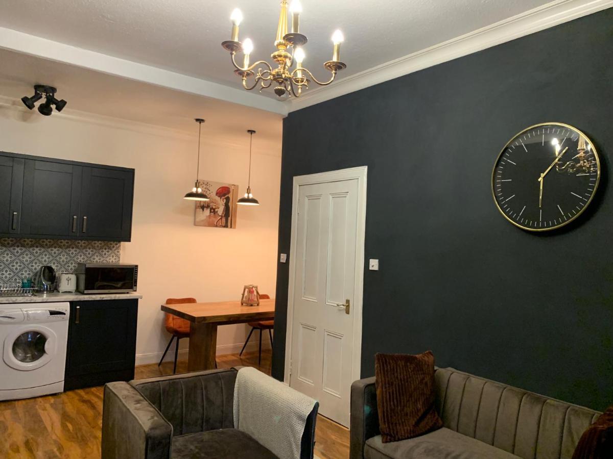 Glamours Stylish Victorian Near Centre Apartment EDI