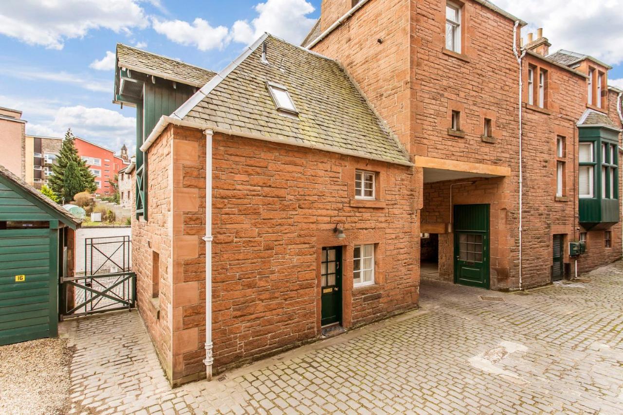 Newly Reno'd 2 Bed With Free Parking