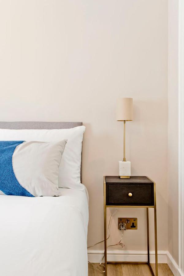 Newly Reno'd 2 Bed With Free Parking Apartment *
