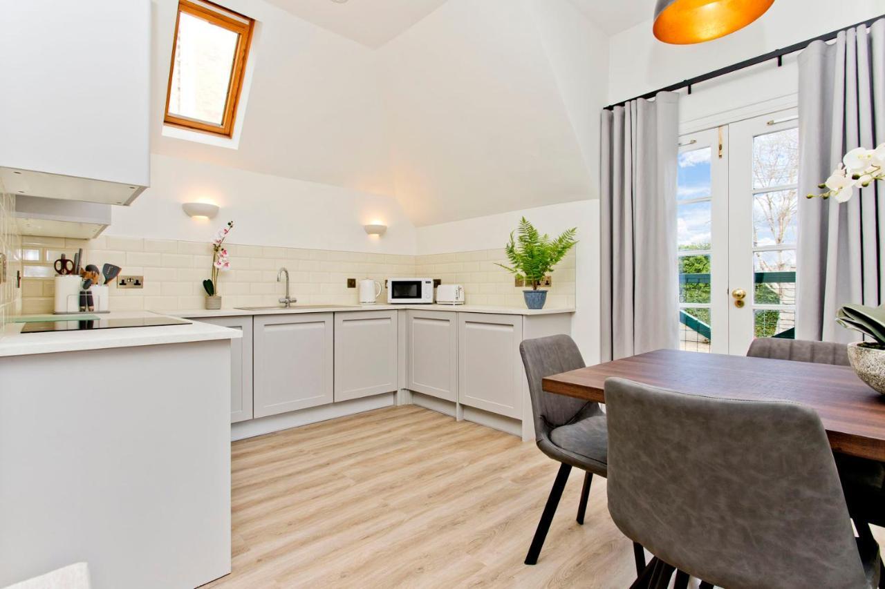 Newly Reno'd 2 Bed With Free Parking *