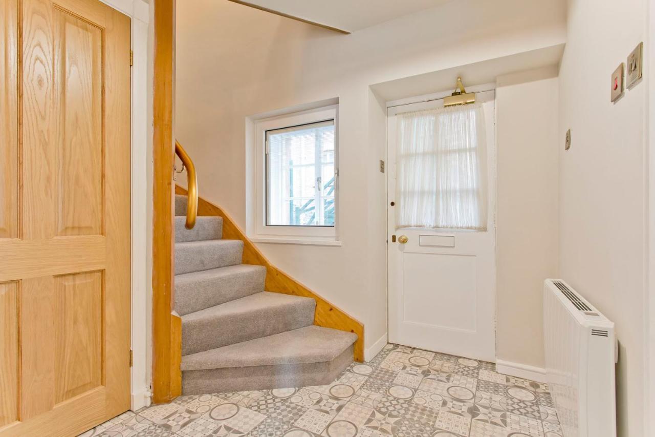 Apartment Newly Reno'd 2 Bed With Free Parking *