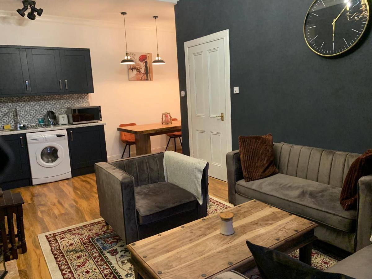 Glamours Stylish Victorian Near Centre Apartment