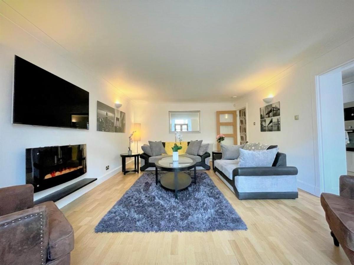 Elite 3 Bed New Town With Private Walled Garden *