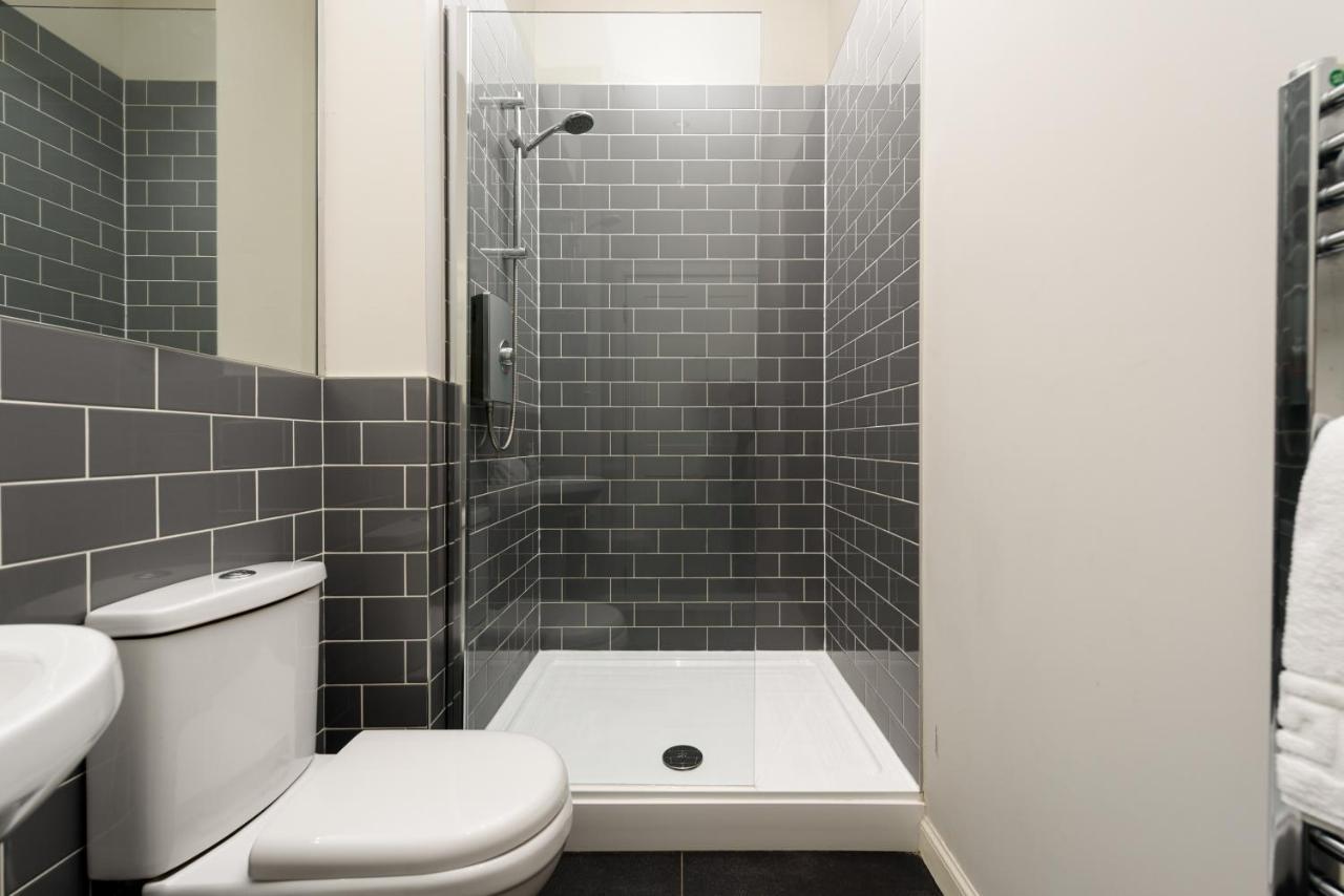 Spacious And Bright 2Bdr 2Ba Apartment *