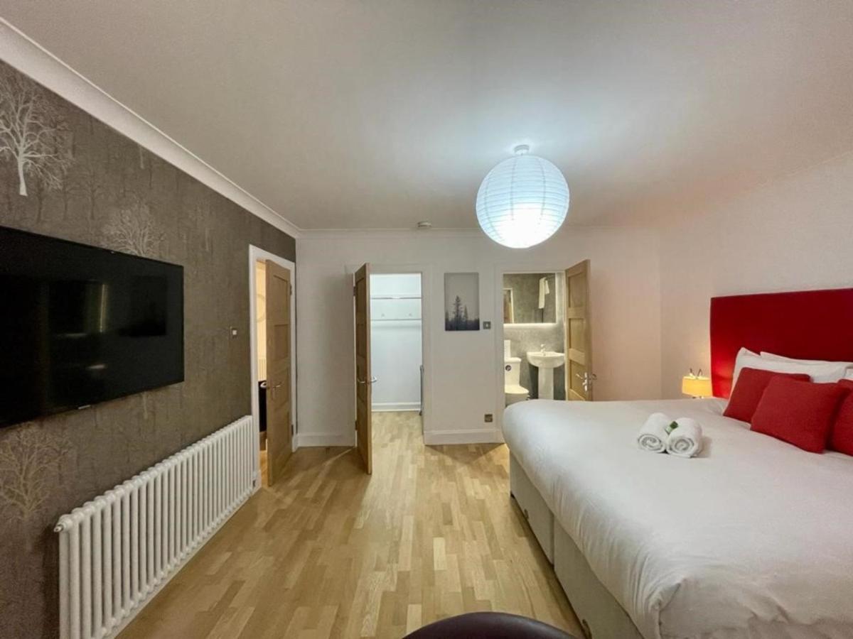 Elite 3 Bed New Town With Private Walled Garden