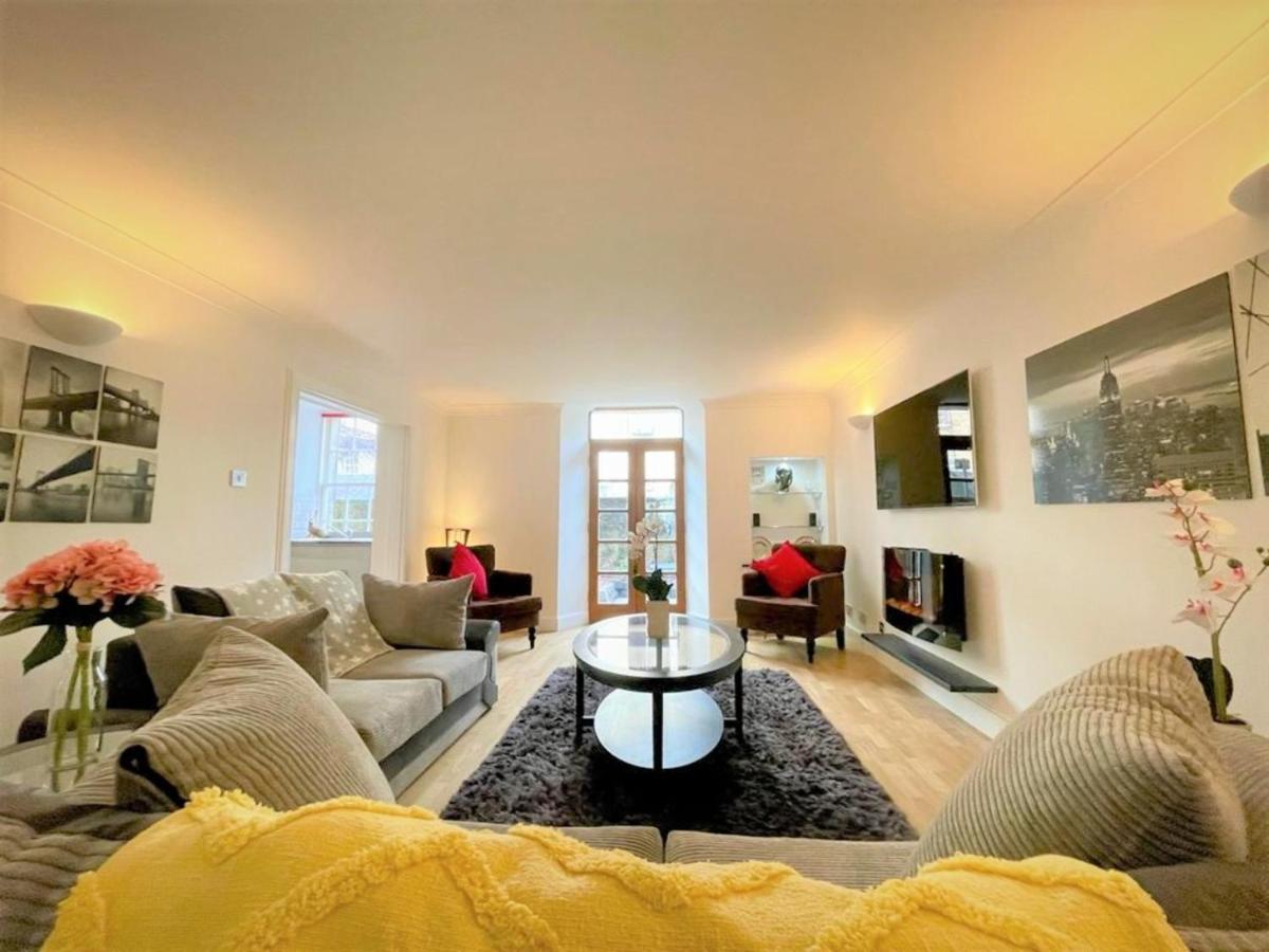 Elite 3 Bed New Town With Private Walled Garden *