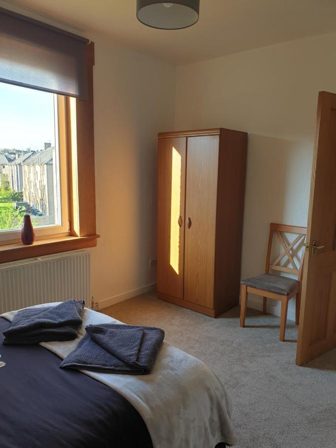 Large 3 Bedroom Apartment/flat In Ideal Location Edinburgh