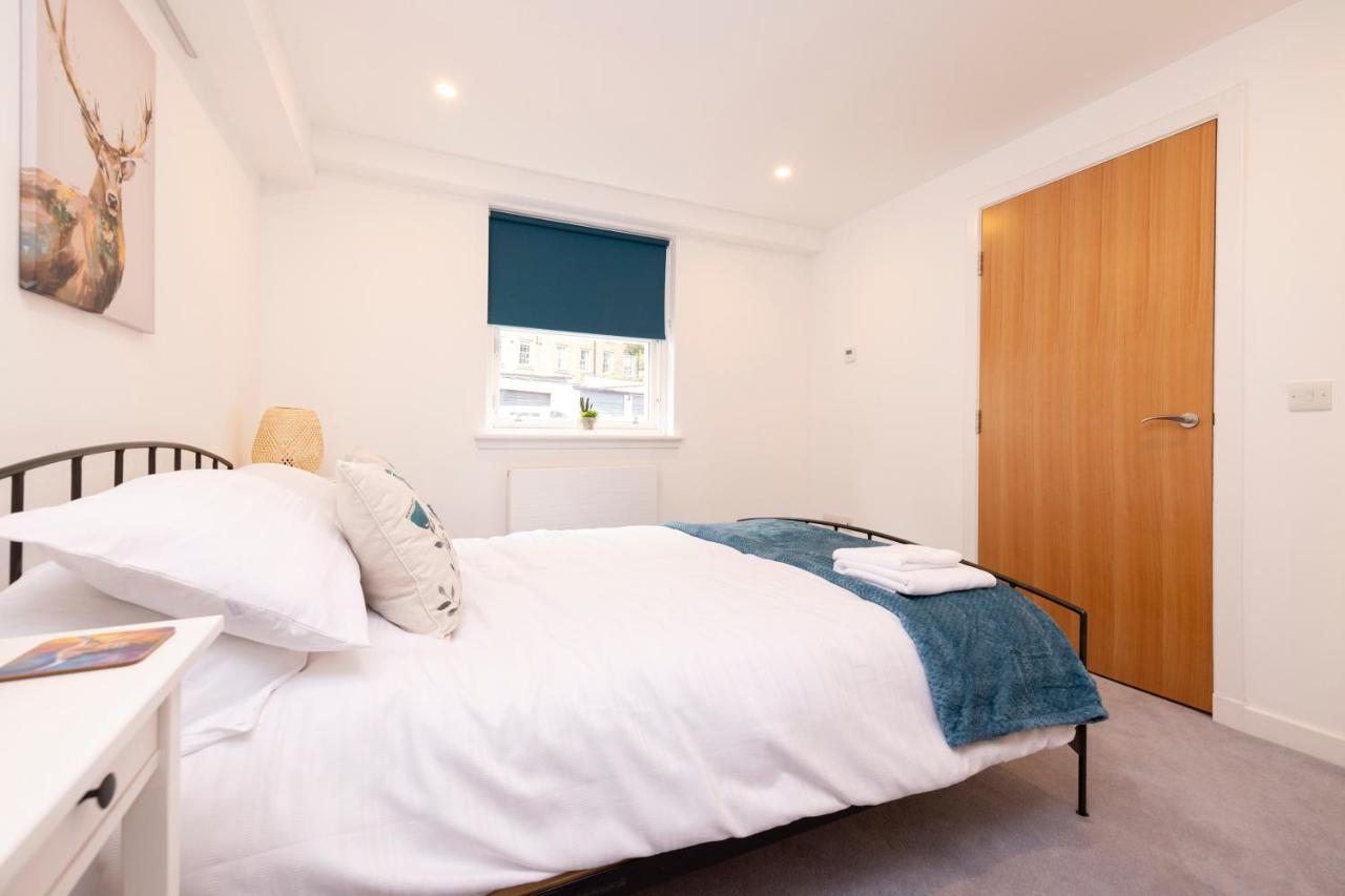 Modern 3-storey 3-bedroom *
